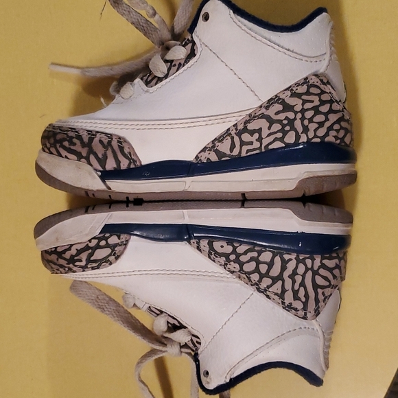 Air Jordan Retro 3 - Child Size 6C - Picture 5 of 16